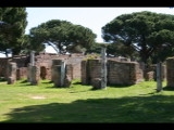 07140 ostia - regio i - insula xii - sede di una corporazione (i,xii,8) - suedporticus  der terme del foro (i,x,ii,6).jpg